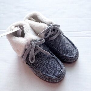 GAP Kids Moccasin Booties with Sherpa Lining in Textured Grey
NWT